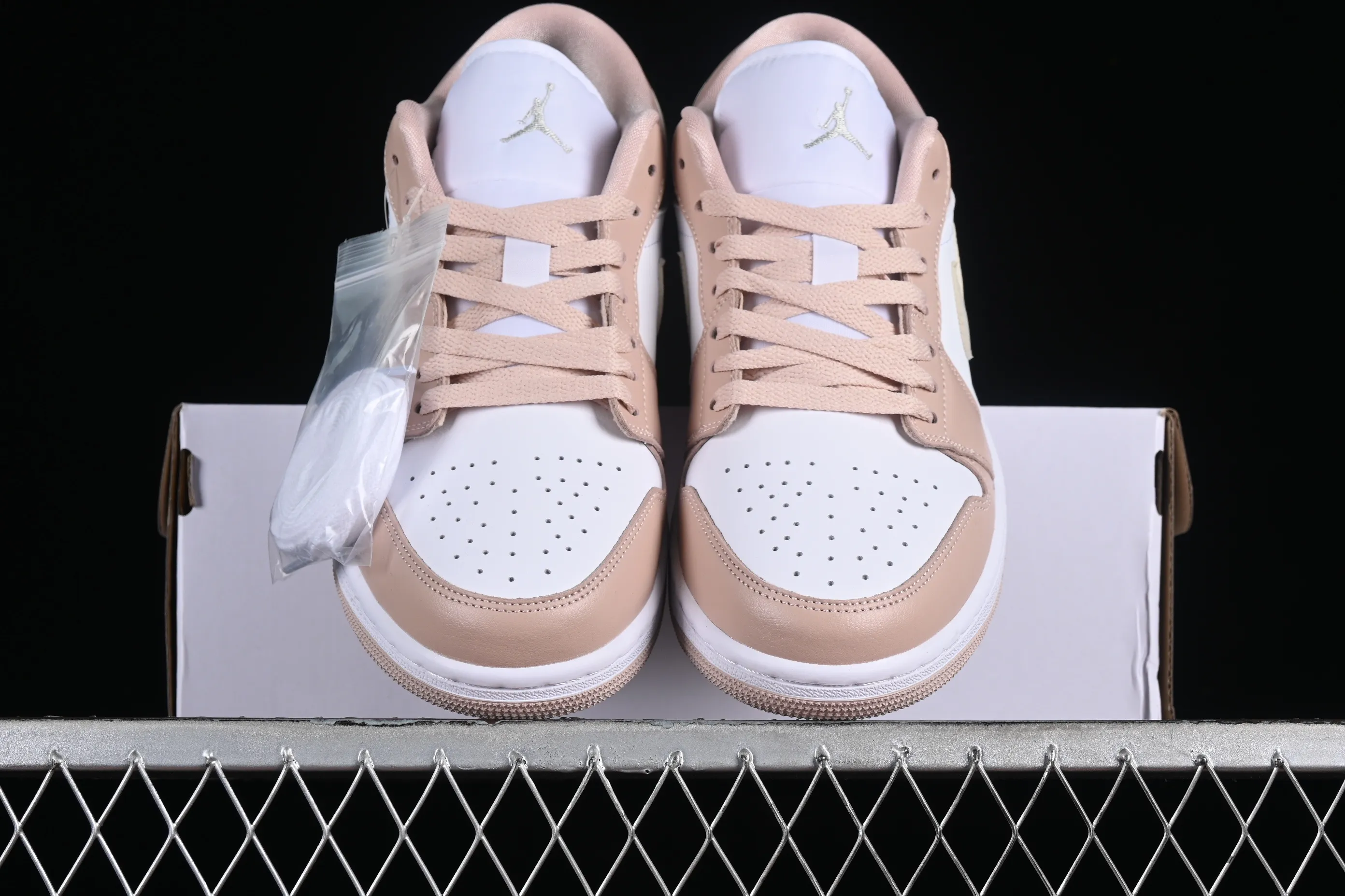 All categories Air Jordan Jordan series basketball shoes Air Jordan 1 Low Air Jordan 1 Low AJ1 Joe 1 white and pink low-top cultural and casual sneakers DC0774-120